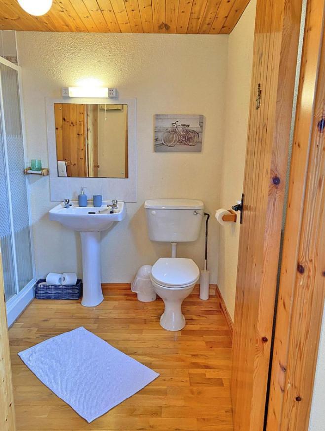 Lands End Cottage - Connemara Aughrus More エクステリア 写真