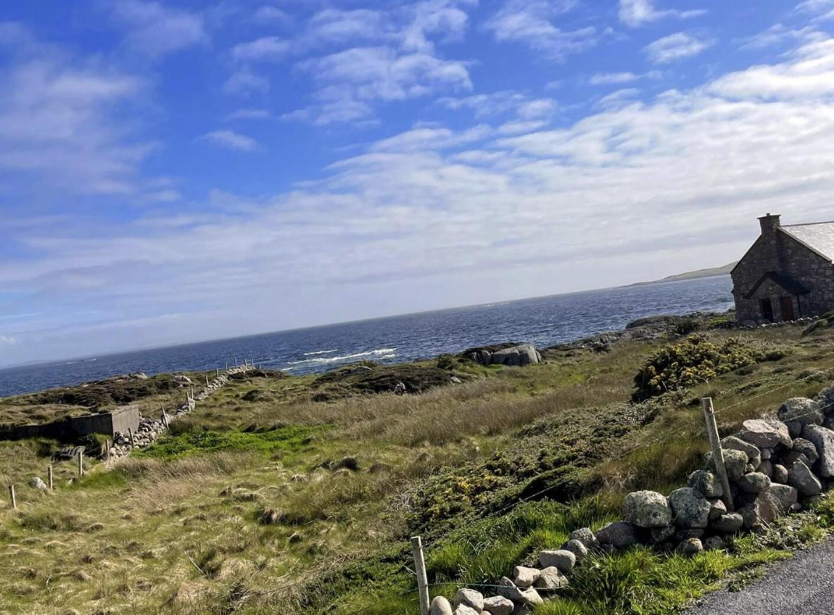 Lands End Cottage - Connemara Aughrus More エクステリア 写真