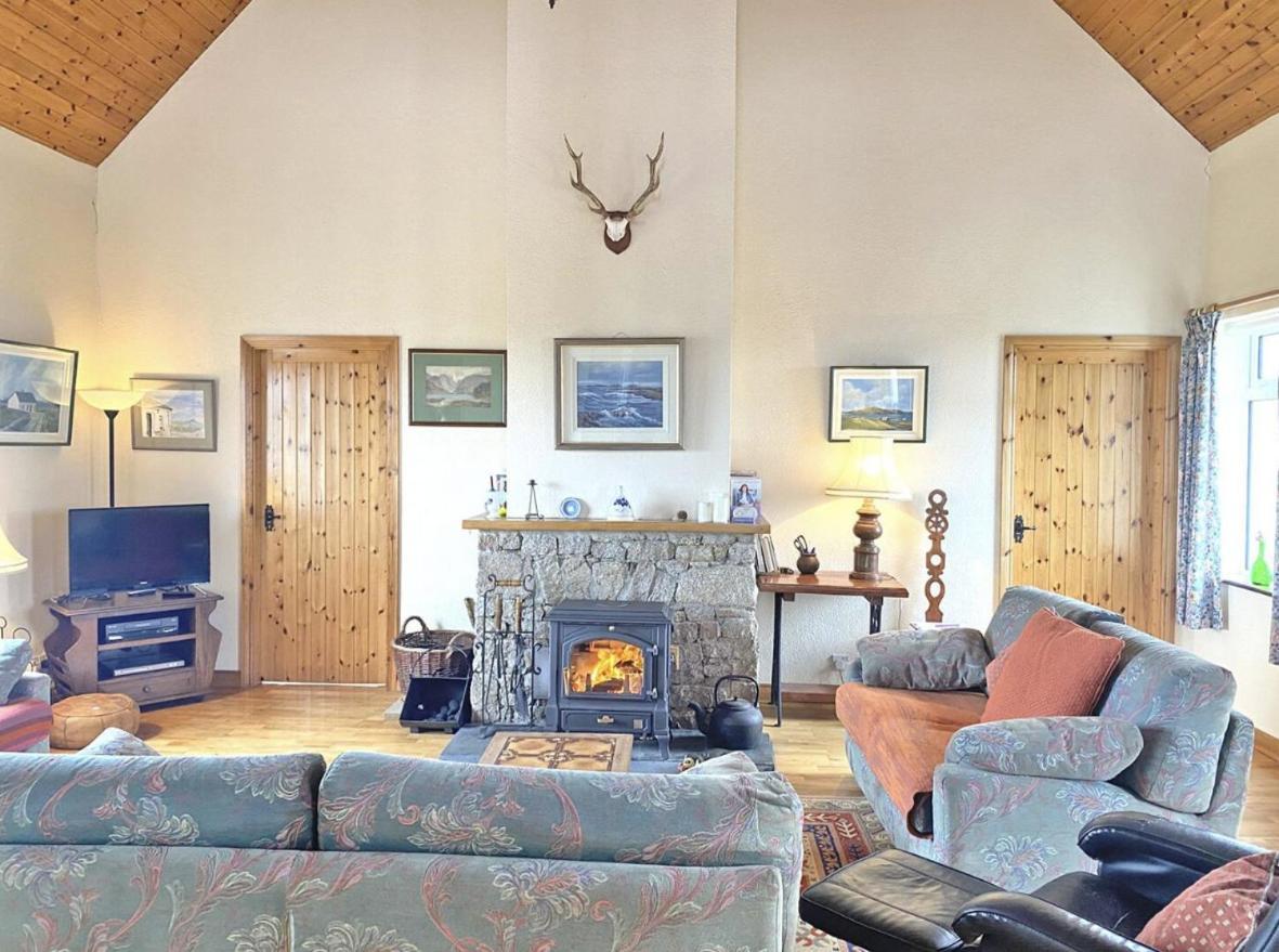 Lands End Cottage - Connemara Aughrus More エクステリア 写真
