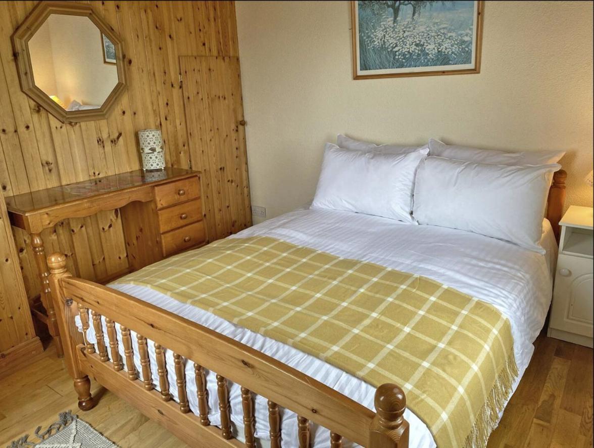 Lands End Cottage - Connemara Aughrus More エクステリア 写真