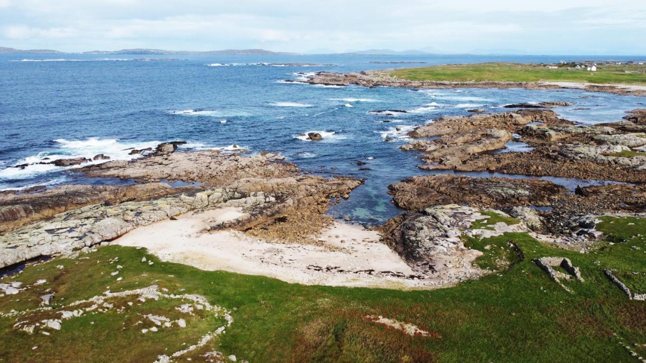 Lands End Cottage - Connemara Aughrus More エクステリア 写真