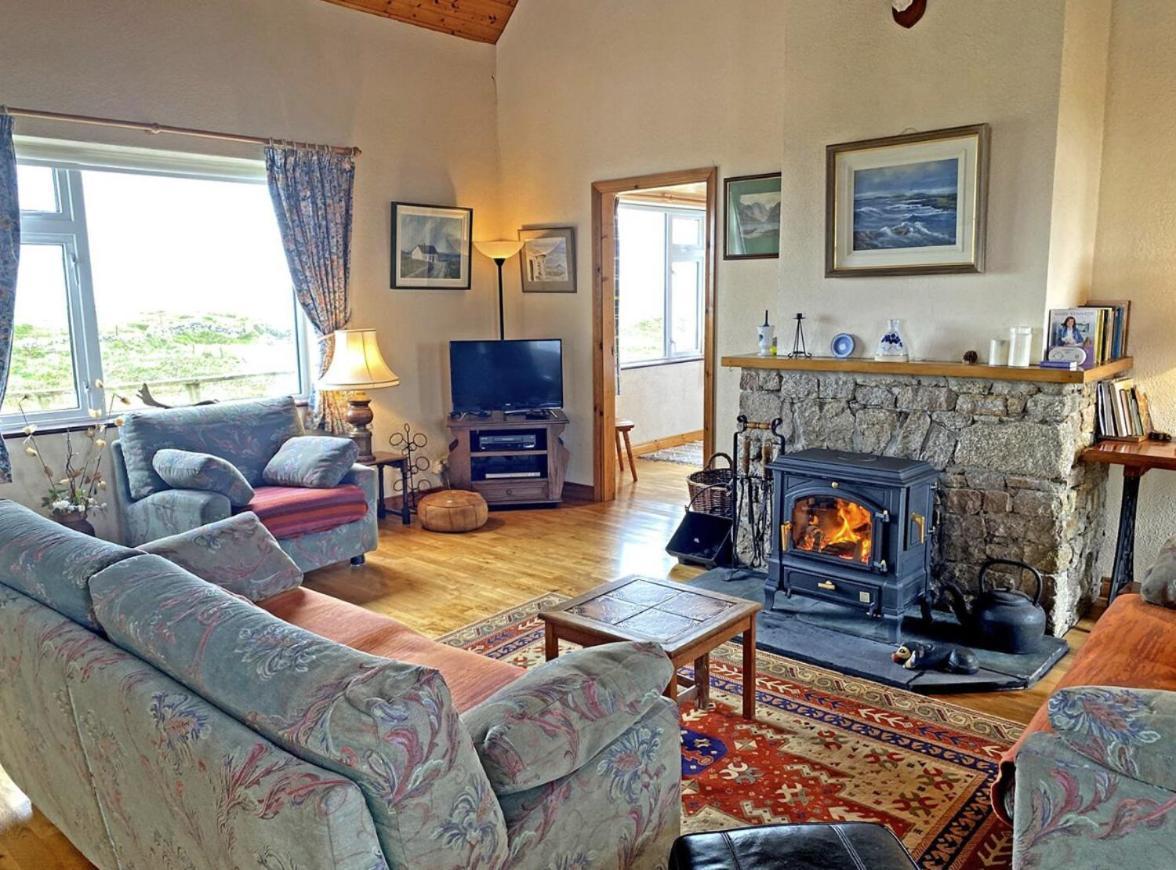 Lands End Cottage - Connemara Aughrus More エクステリア 写真